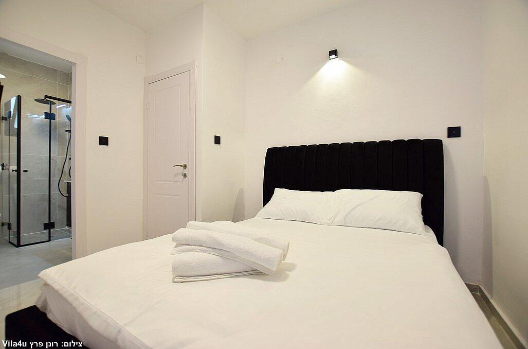 אביטן ריזורט - חדר שינה עם מיטה זוגית