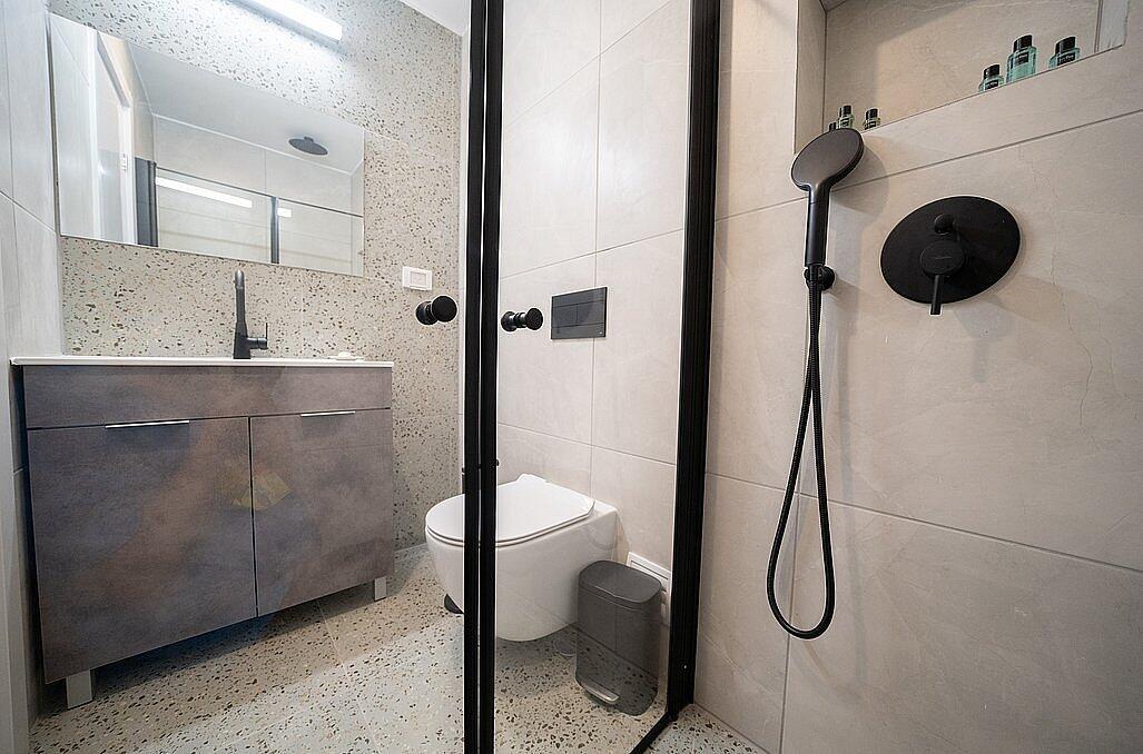 אלה סאן - וילה שקמה - חדר שינה עם חדר רחצה פרטי