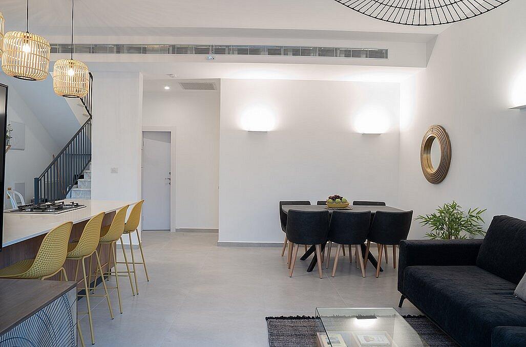 אלה סאן - וילה שקמה - פינת אוכל מרווחת