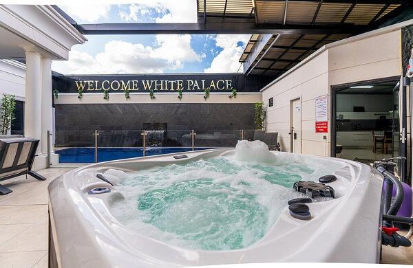 וויט פאלאס -  White Palace