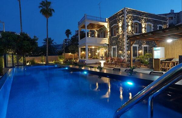 סוויטות אואזיס פאלאס