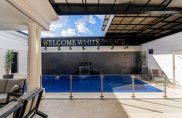 וויט פאלאס -  White Palace