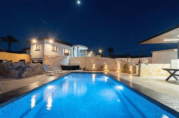 וילה שקיעות אדומות